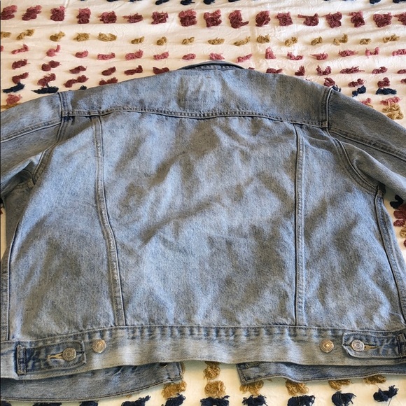 Distressed Levi’s jean jacket - Picture 3 of 3